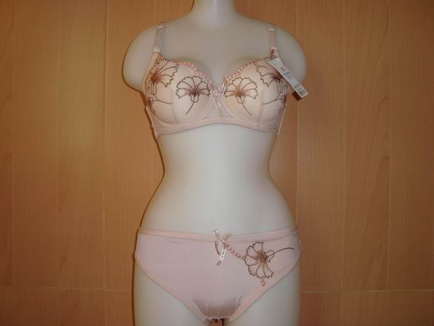 ��Ʒ���ƣ���װ