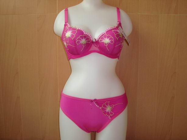 ��Ʒ���ƣ���װ