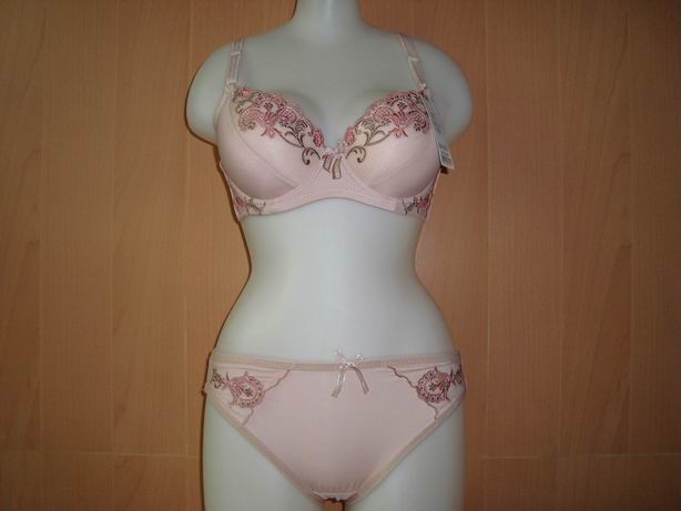 ��Ʒ���ƣ���װ